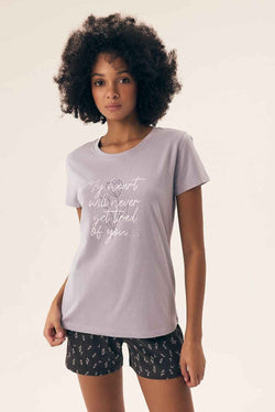 Henderson Violetter Baumwoll-Pyjama mit Kurzarm-Shirt und gemusterten Shorts – AVÉLIE Lingerie