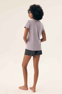 Henderson Violetter Baumwoll-Pyjama mit Kurzarm-Shirt und gemusterten Shorts – AVÉLIE Lingerie