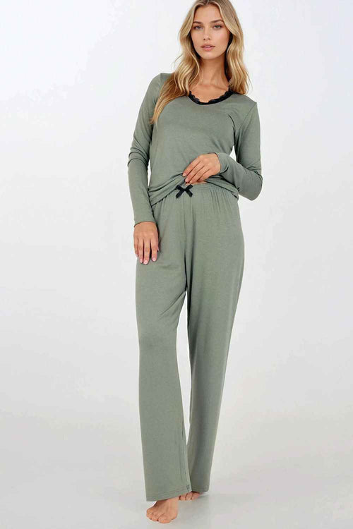 Momenti Per Me Salbeigrüner Viskose-Pyjama mit feiner Spitze und langen Ärmeln – AVÉLIE Lingerie