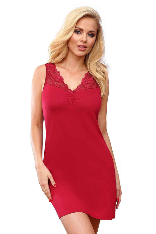 Elegantes Viskose-Nachthemd T!SSI 102 mit floraler Spitze in Dunkelrot – AVÉLIE Lingerie